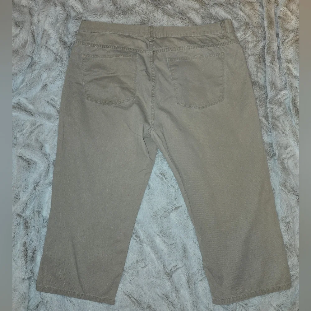 Lauren Ralph Lauren Tan Khaki Cropped Pants | Size 14 | Mid-Calf - Picture 8 of 10